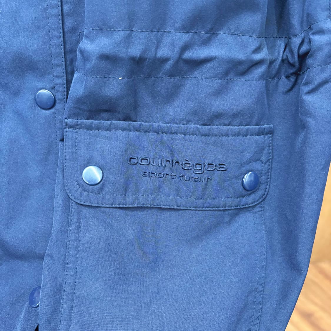 꾸레쥬 하이넥 미니멀 나일론 필드 자켓 허리 밑단 스트링 디테일 네이비 상품이미지6