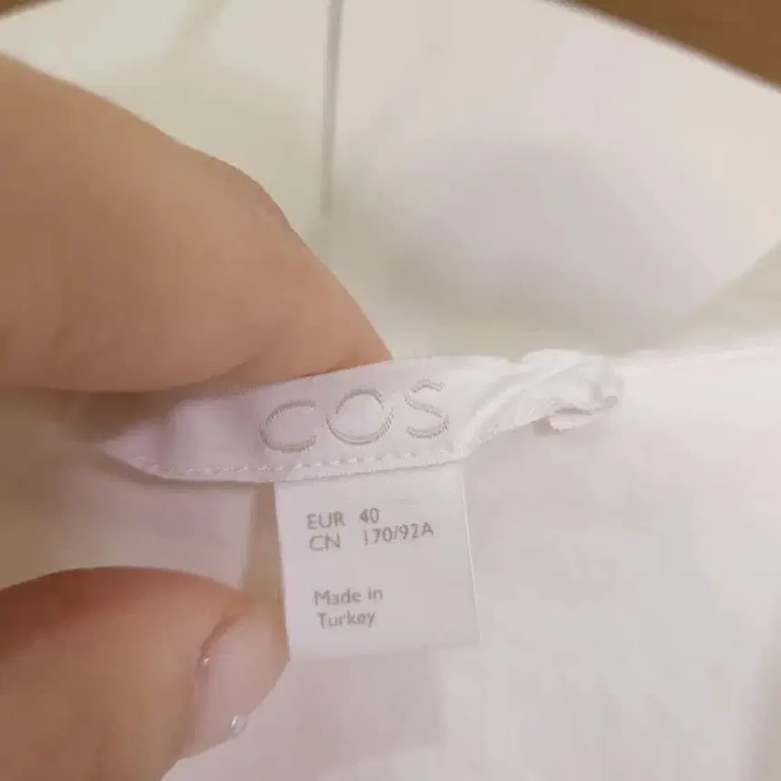 코스 화이트 오버핏 셔츠 상품이미지4