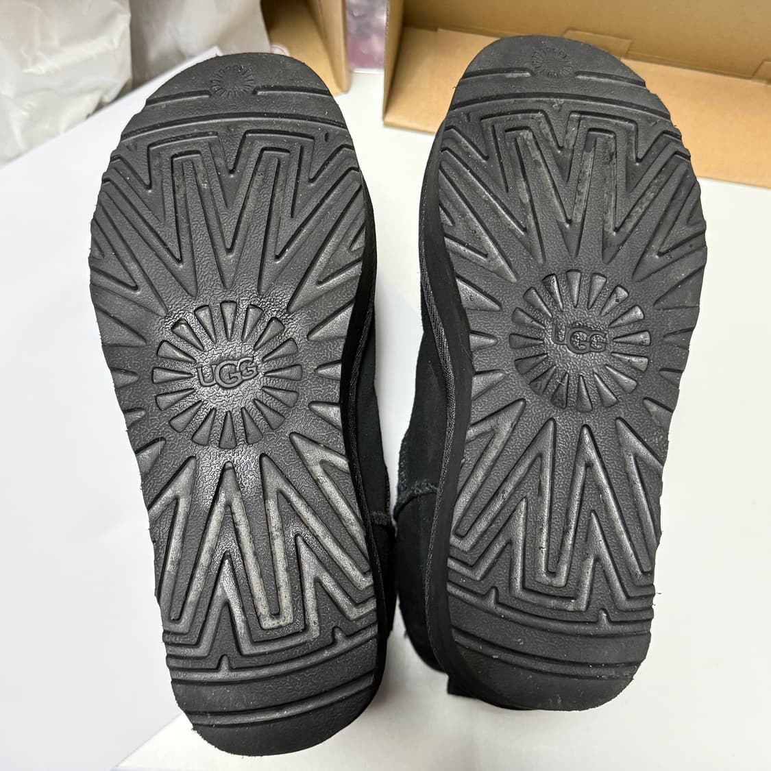 어그 240 스웨이드 미니 클래식 부츠 (클래식 미니 플랫폼) - 블랙 상품이미지3