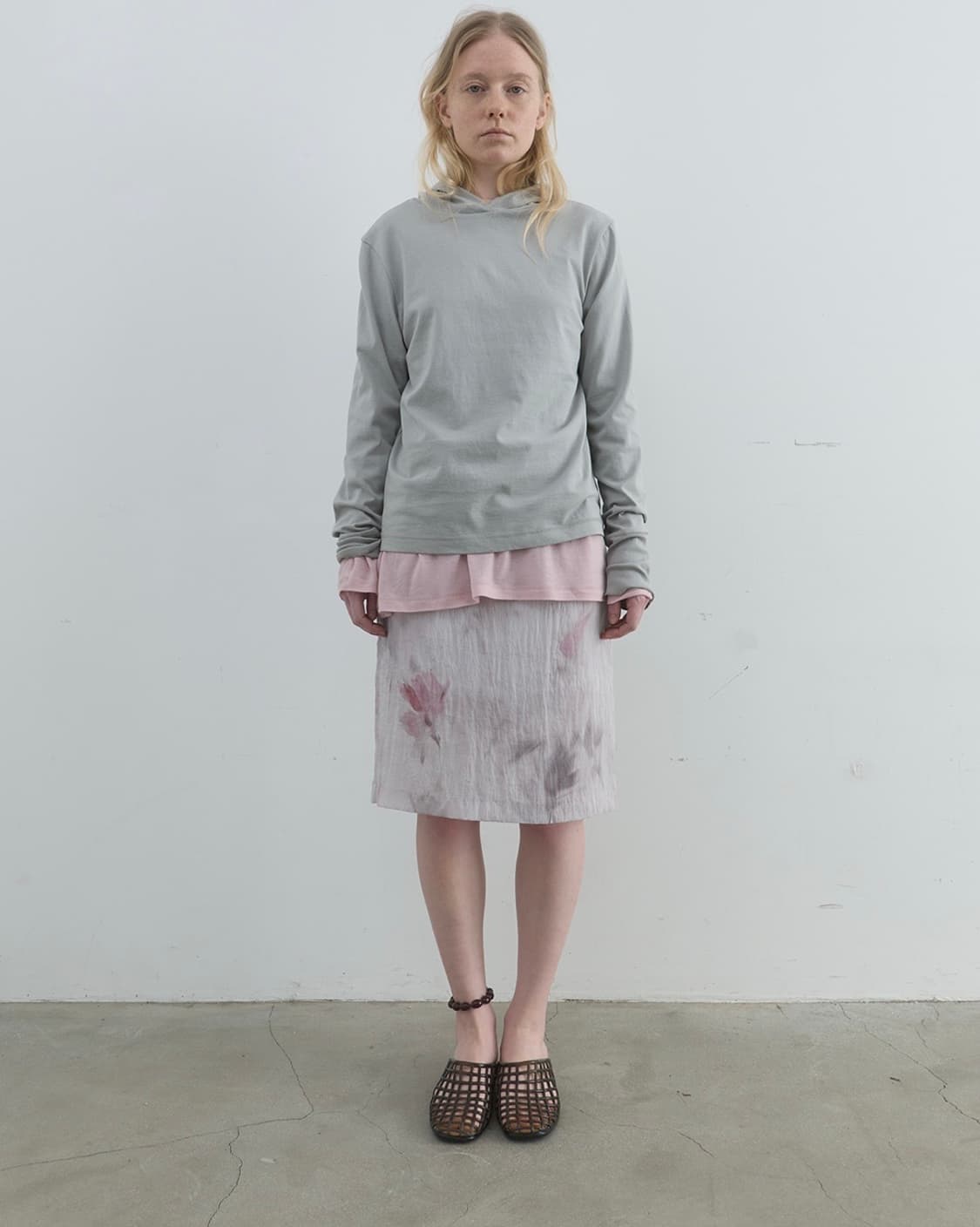 낫띵에브리띵 실키 플로럴 미디스커트 상품이미지1