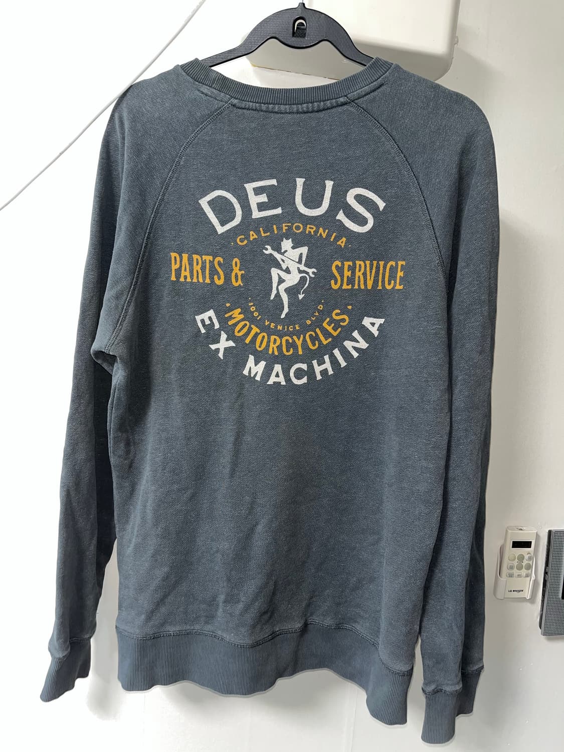 데우스 맨투맨 상품이미지1