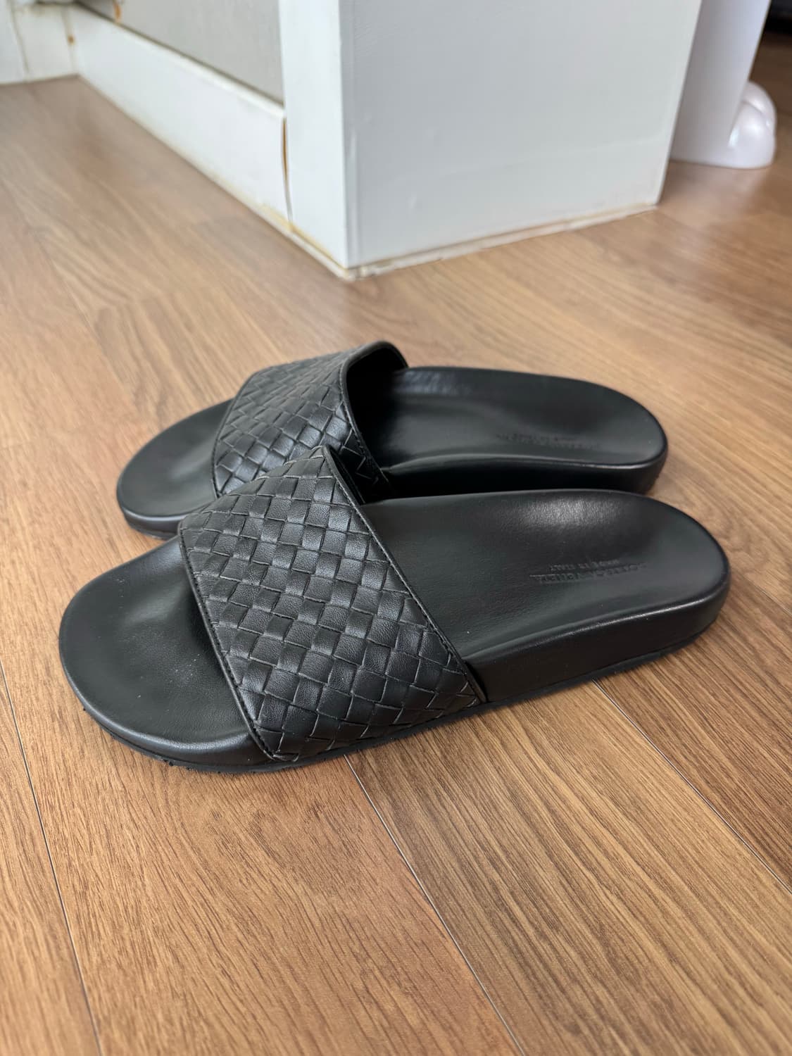 [보테가 베네타] 인트레치아토 슬라이드 39 판매 상품이미지1