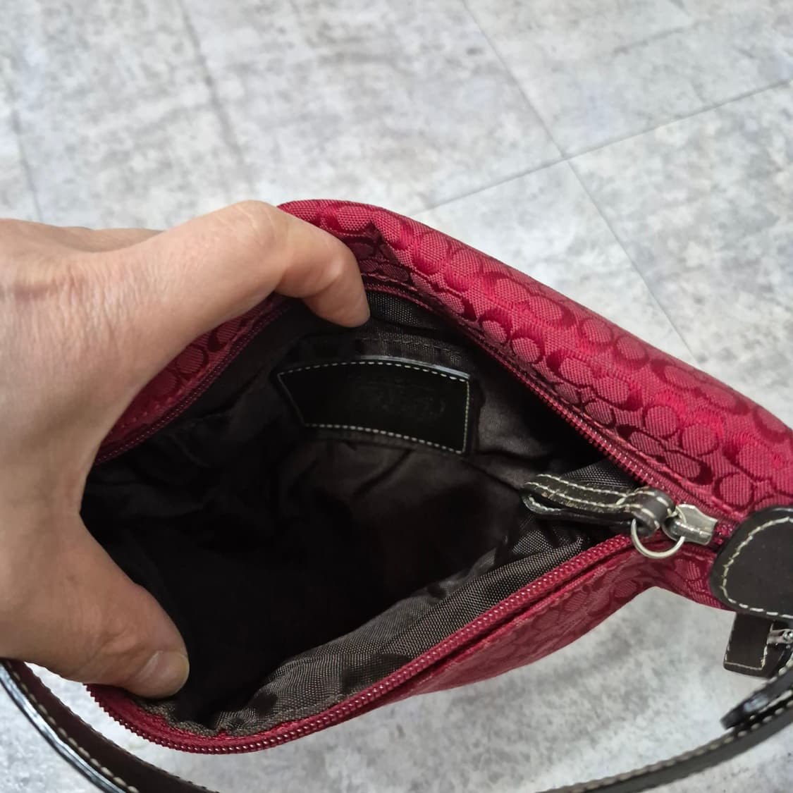 코치 미니 시그니처 파우치백 상품이미지6