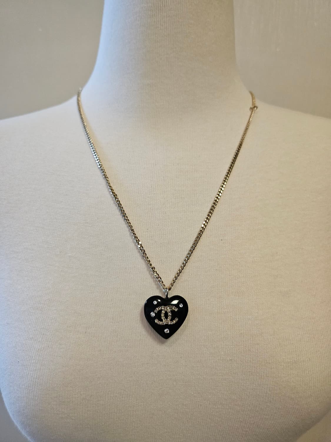 샤넬 업사이클링 블랙 하트 목걸이 상품이미지7
