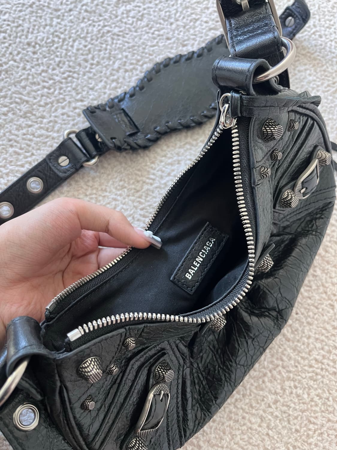 발렌시아가 르카골 xs 블랙 숄더백 상품이미지2