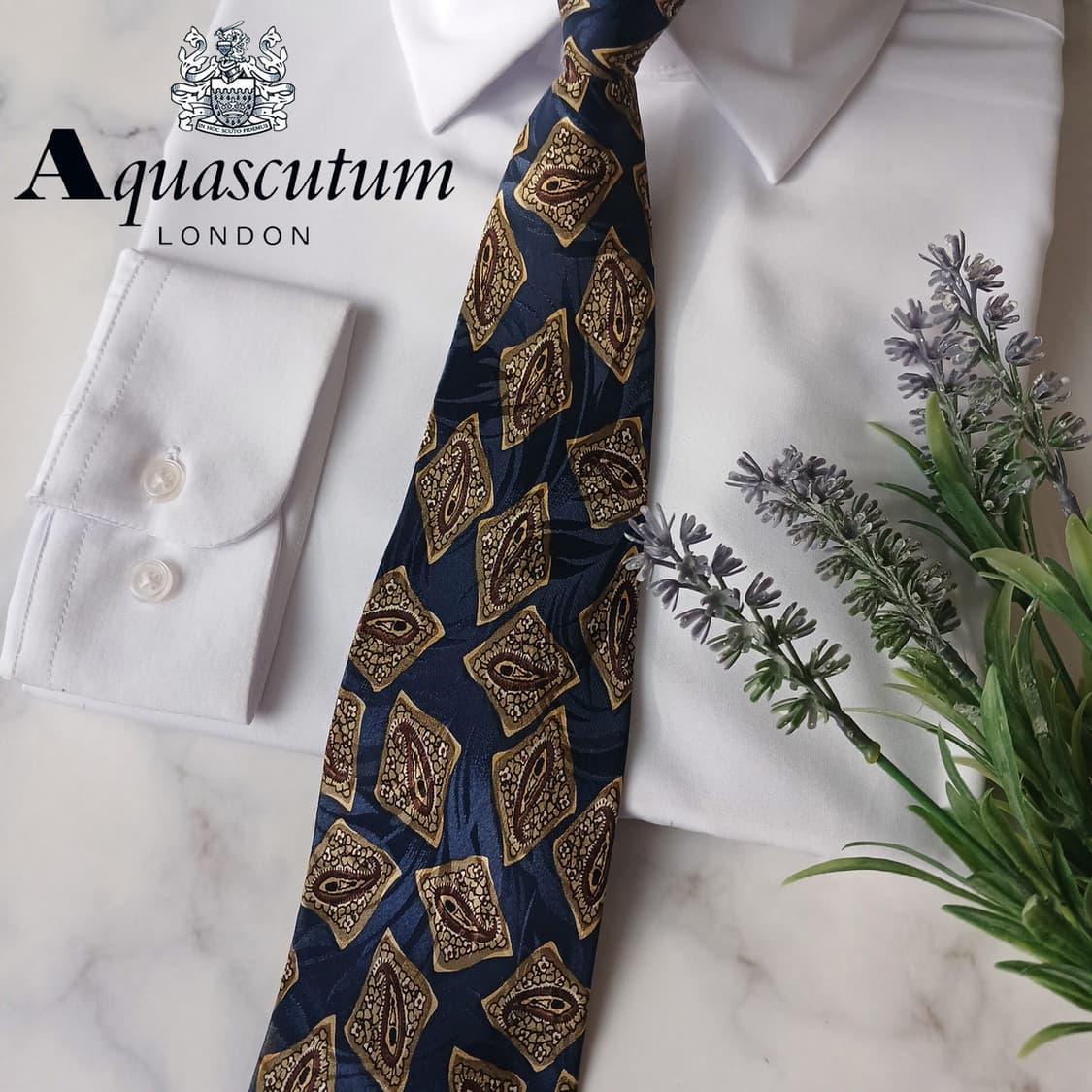 아쿠아스큐텀 실크 네이비 패턴 넥타이 9.3cm A등급 A19103
 상품이미지1