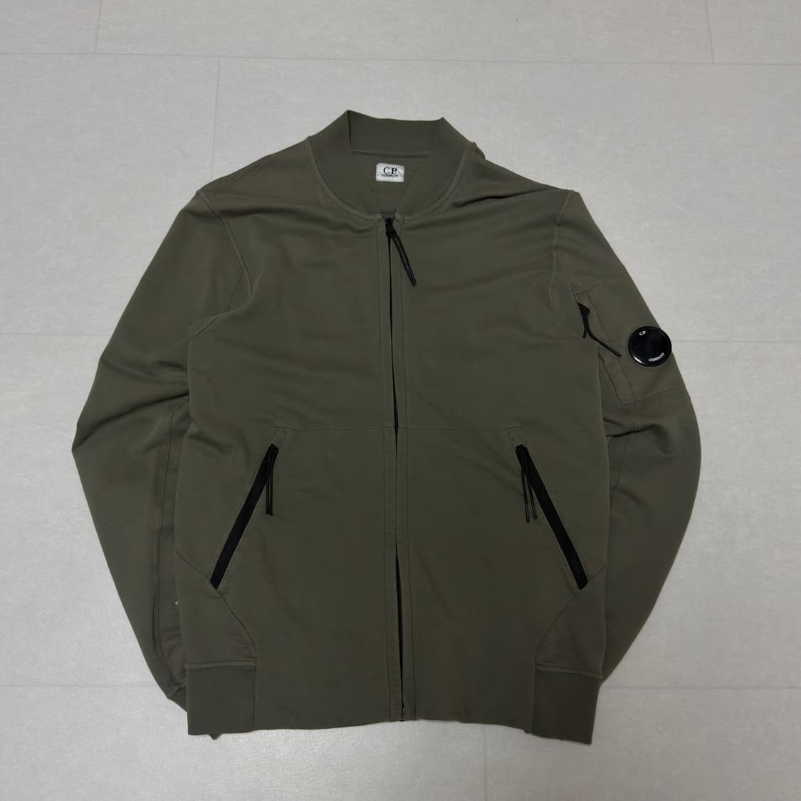 [ S ] CP컴퍼니 스웻 봄버 자켓 올리브 카키 상품이미지1