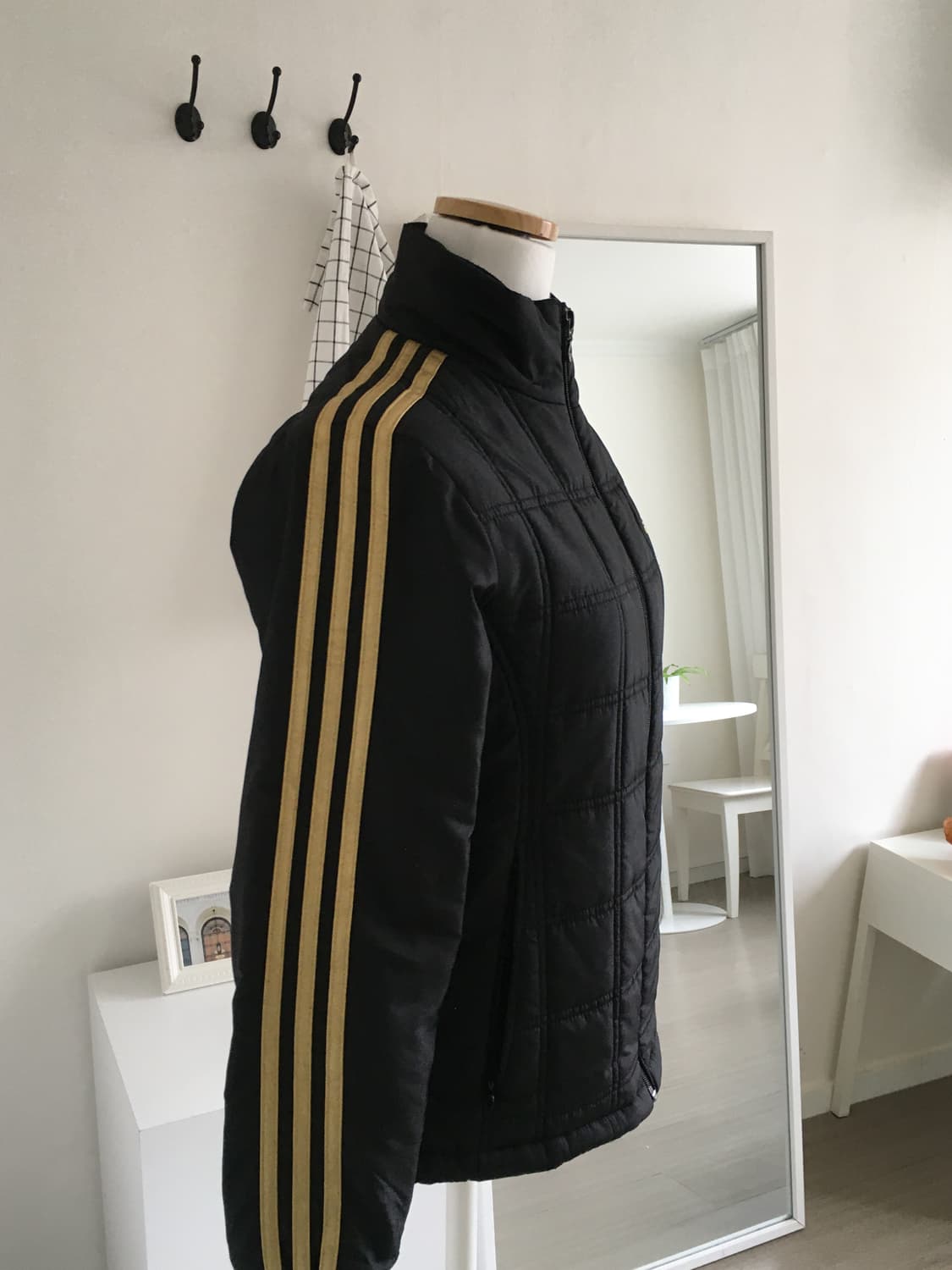 아디다스 퀄팅 경량패딩 점퍼 상품이미지2