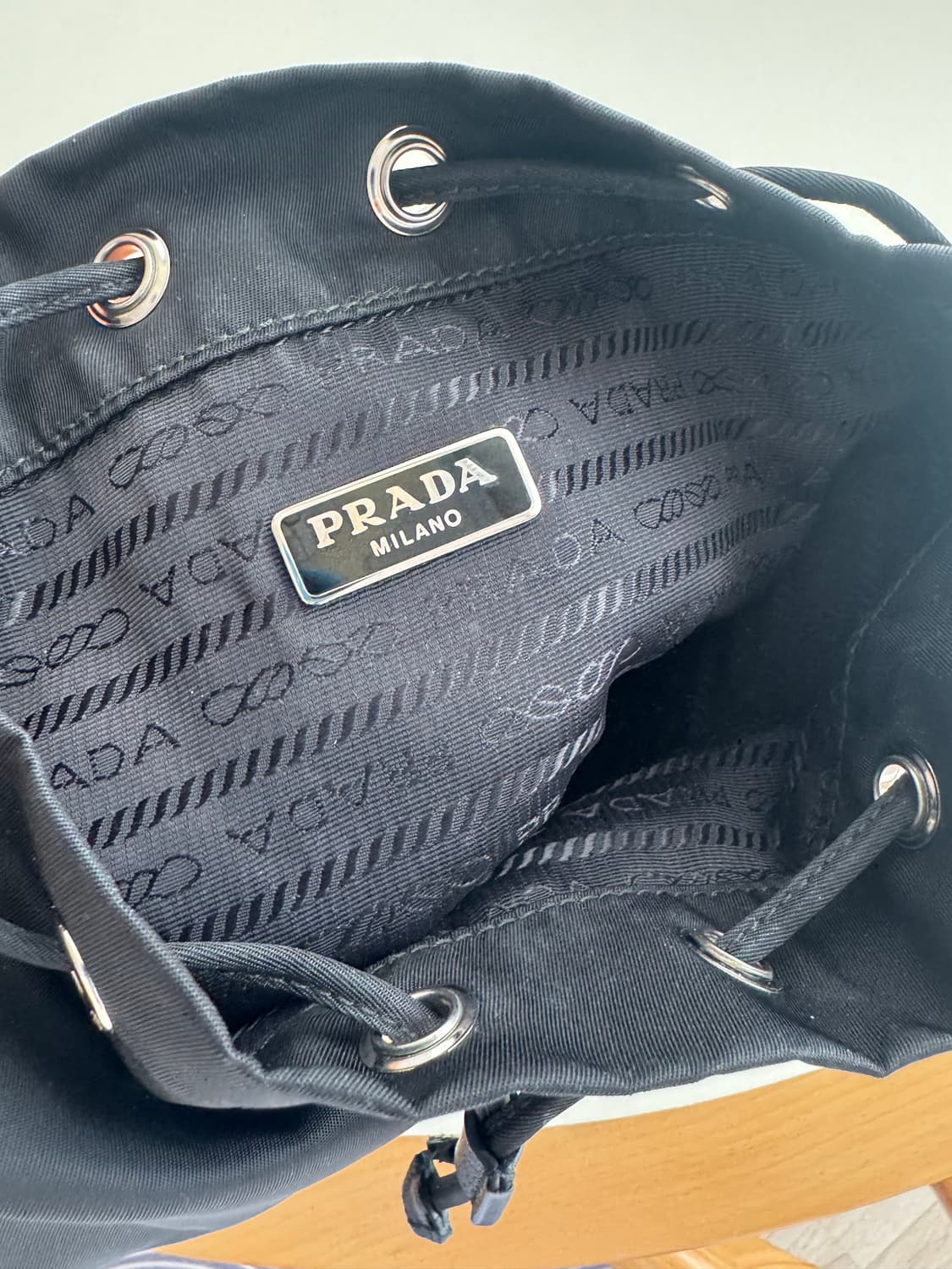 프라다 나일론 버킷 파우치 상품이미지3