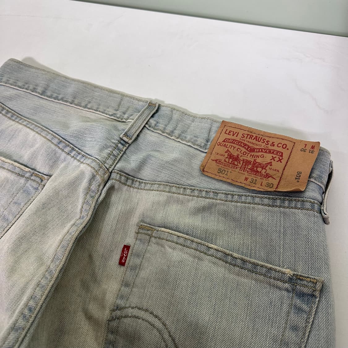 M 31 리바이스501 레귤러핏 녹워싱 버튼플라이 데님팬츠 상품이미지7