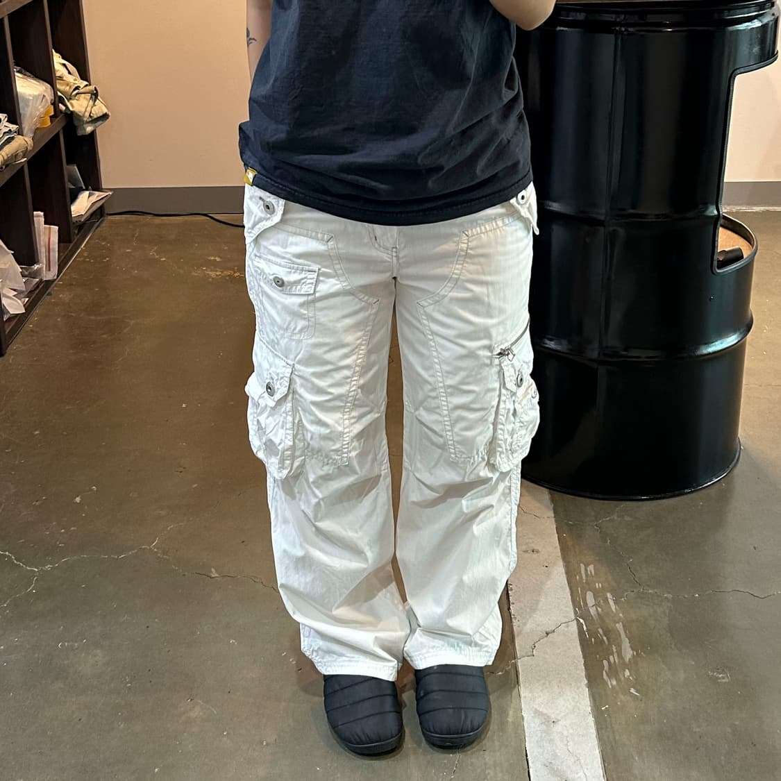 화이트 디테일 카고팬츠 상품이미지9