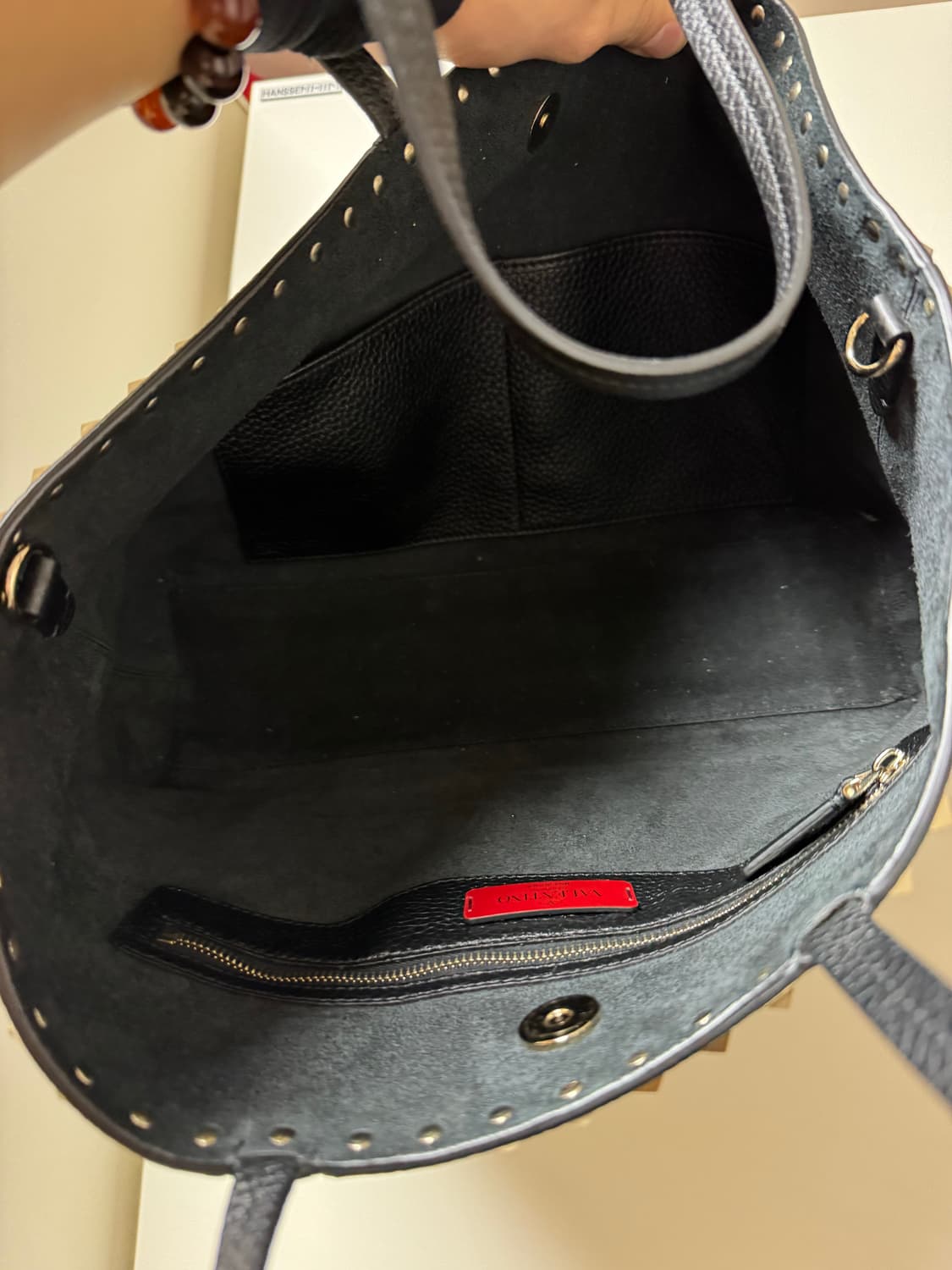 발렌티노 가라바니 락스터드 토트백 상품이미지3