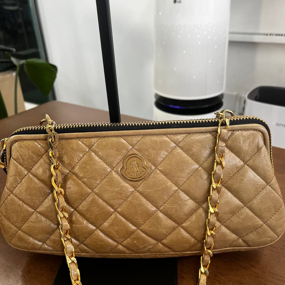 몽클레어 퀼팅 체인 크로스백 상품이미지2