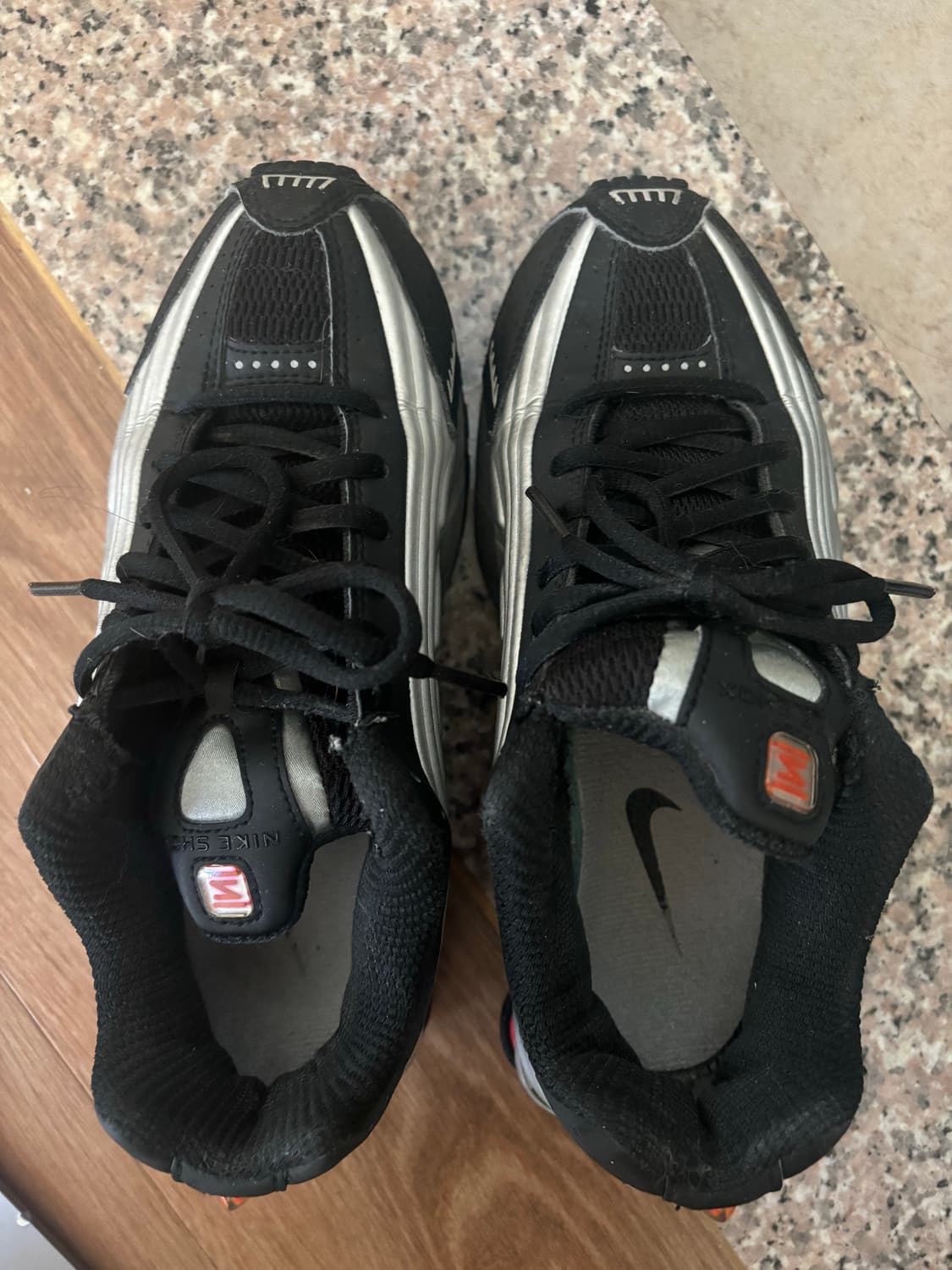 나이키 샥스 R4 블랙 앤 메탈릭 실버 235(US 4.5) 상품이미지4