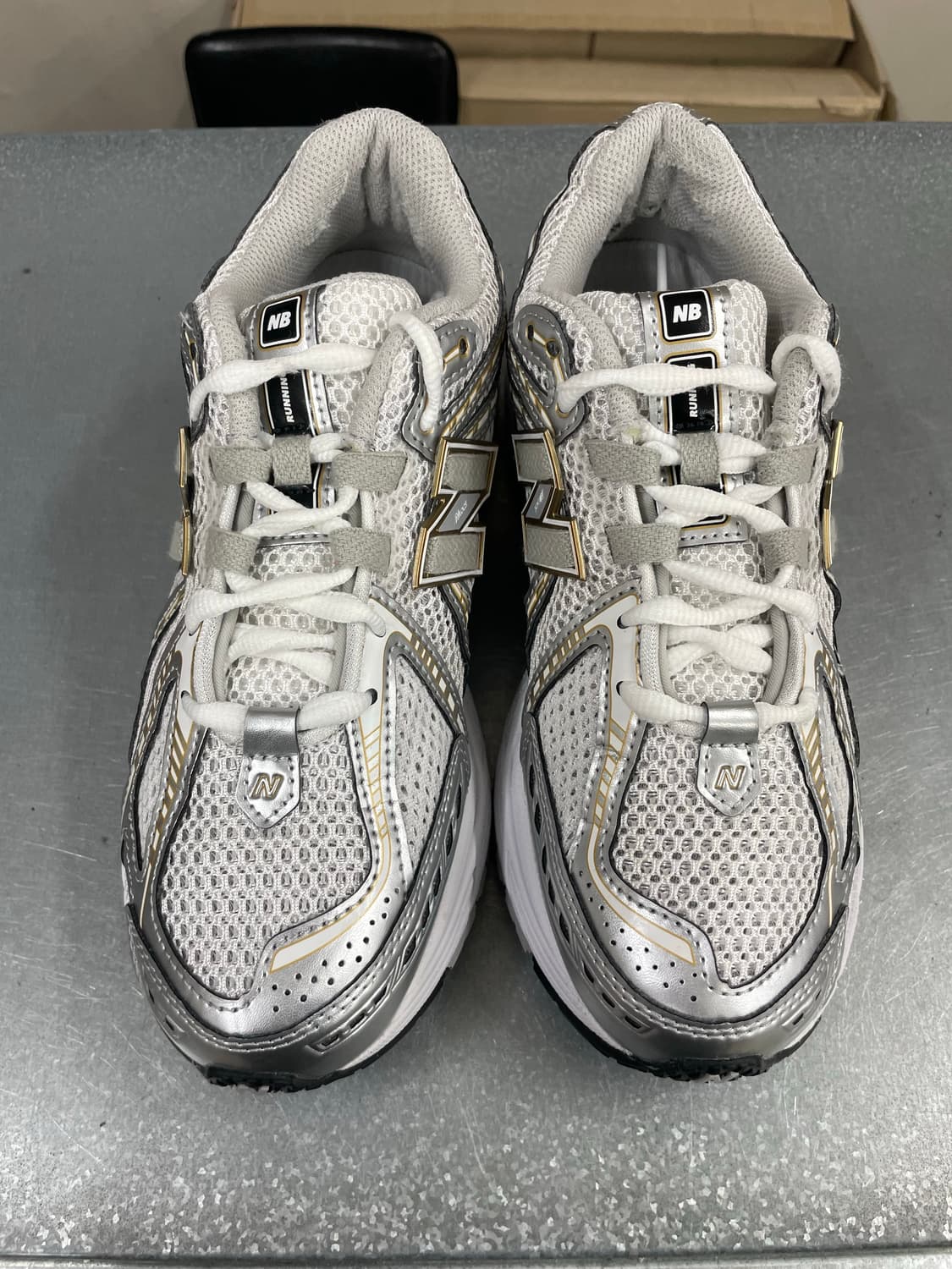 뉴발란스 1906R 화이트 메탈릭 실버 240 상품이미지5