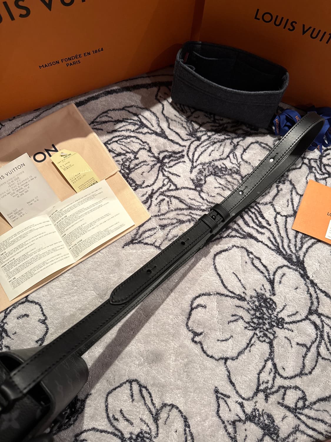 {백화점판/인보이스포함} 루이비통 스티머 웨어러블 월릿 크로스백 상품이미지9