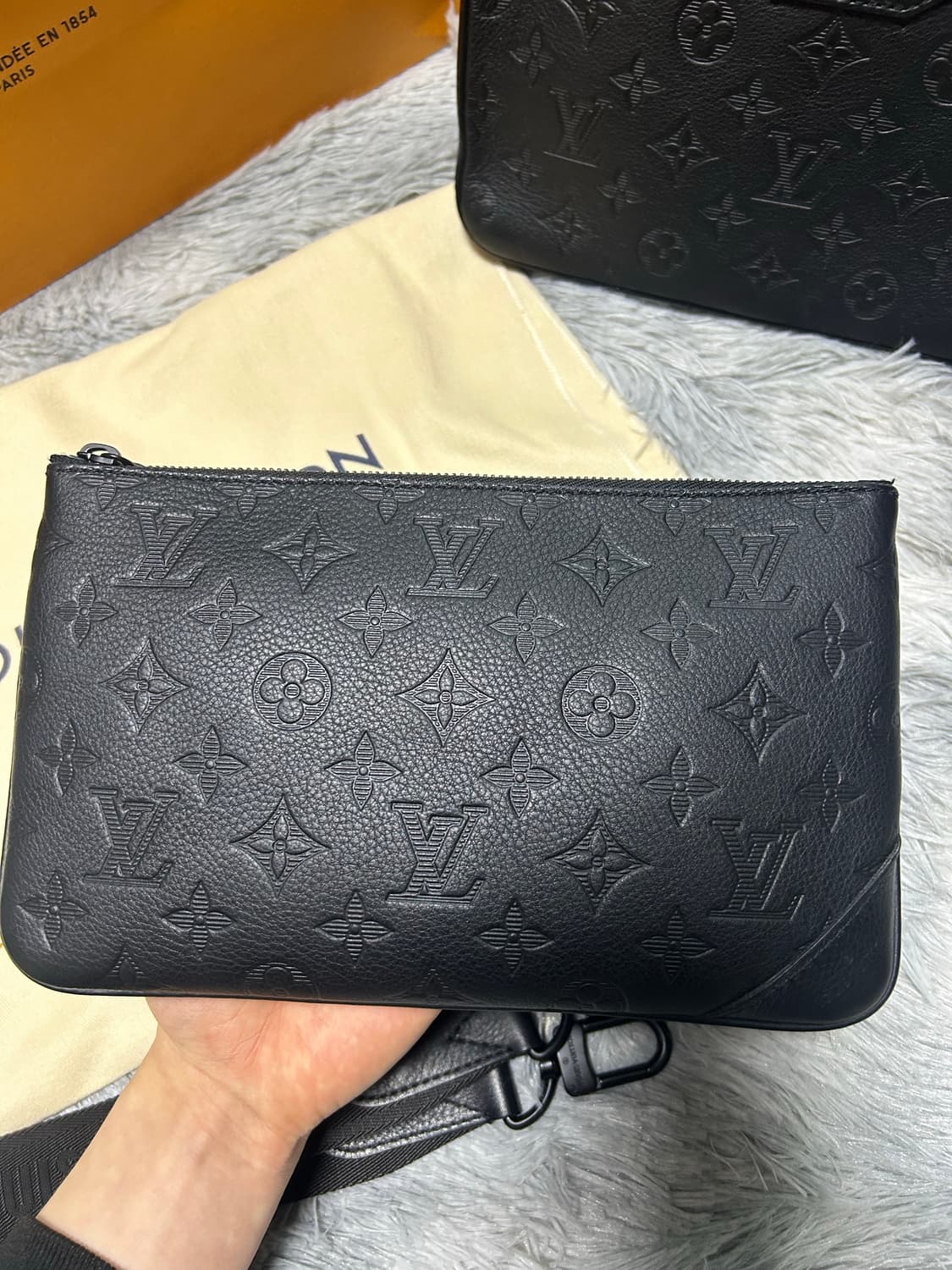 [풀구성/신형] 루이비통 쉐도우 트리오 메신저백 상품이미지7