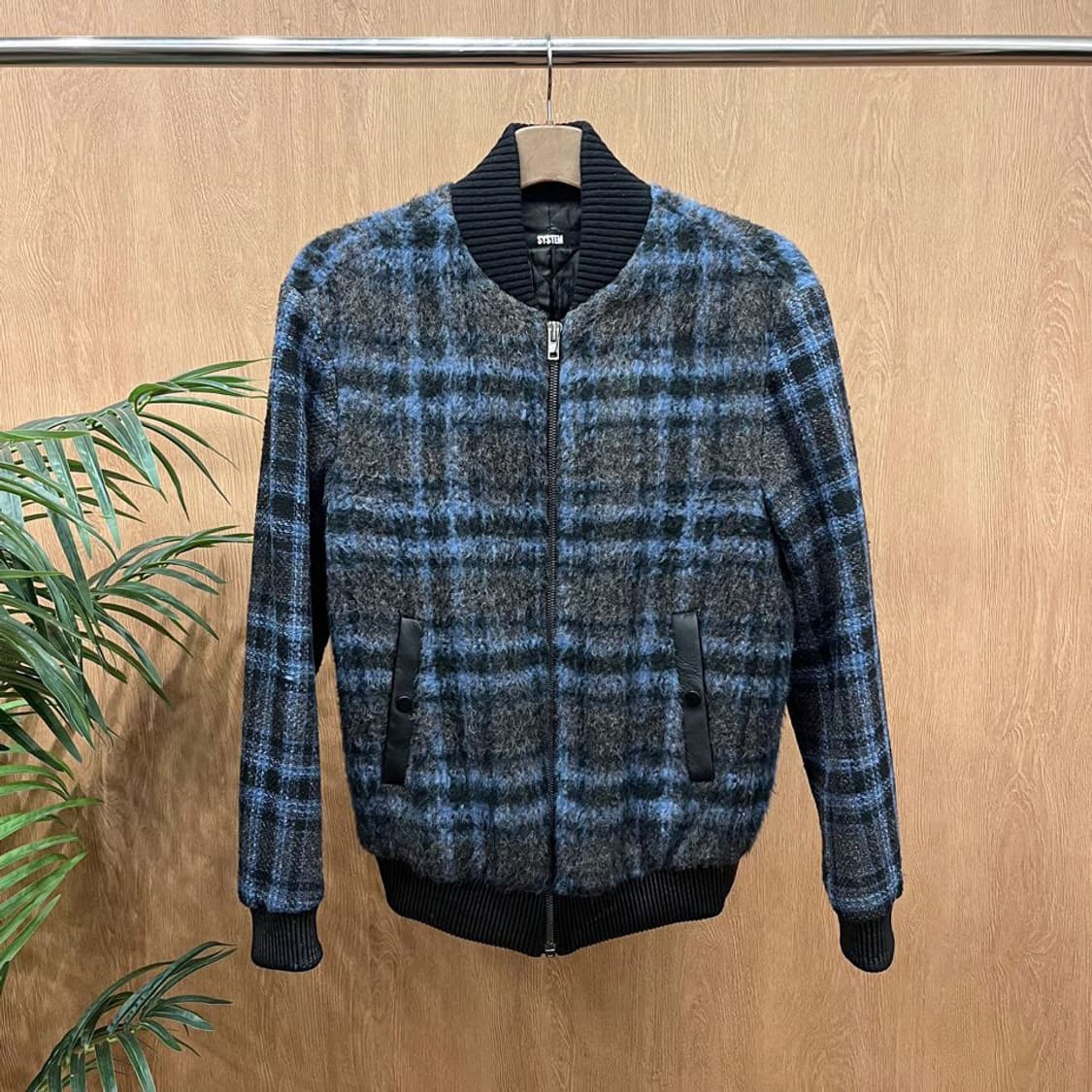 시스템 봄버 니트 자켓 레더 커프스 밑단 체크 패턴 디테일 네이비 상품이미지1