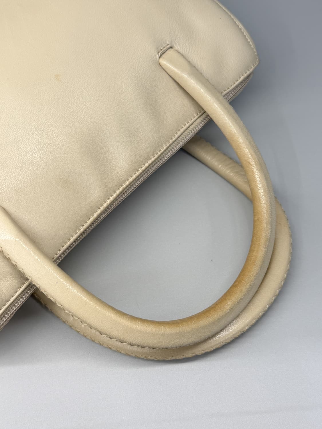 프라다 소프트 레더 토트백 상품이미지5