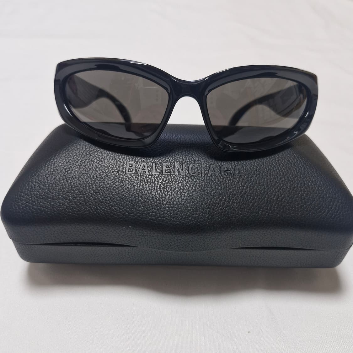 발렌시아가 스위프트 오발 선글라스 블랙 상품이미지2