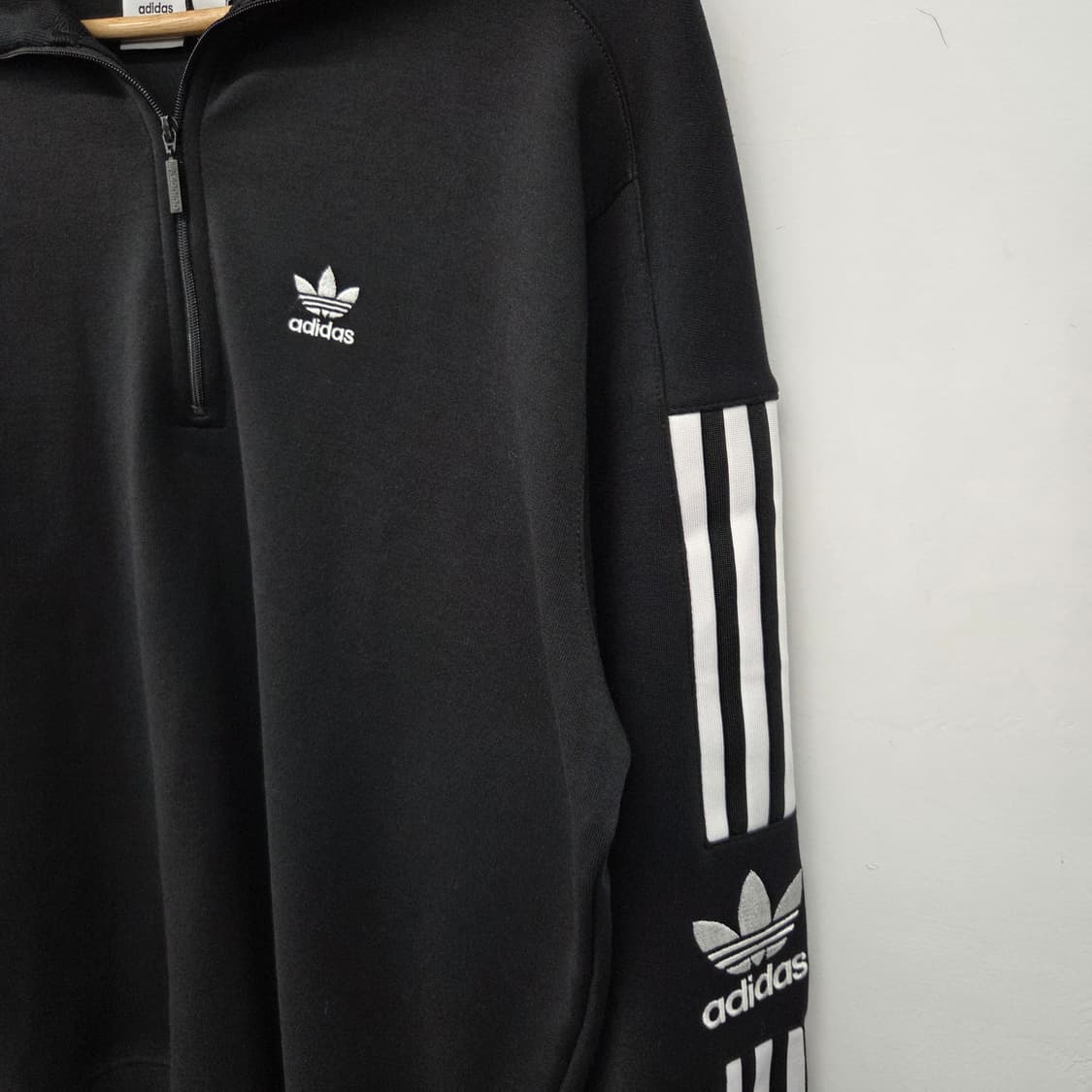 아디다스 삼선 블랙 하프집업 맨투맨 남xs 상품이미지3