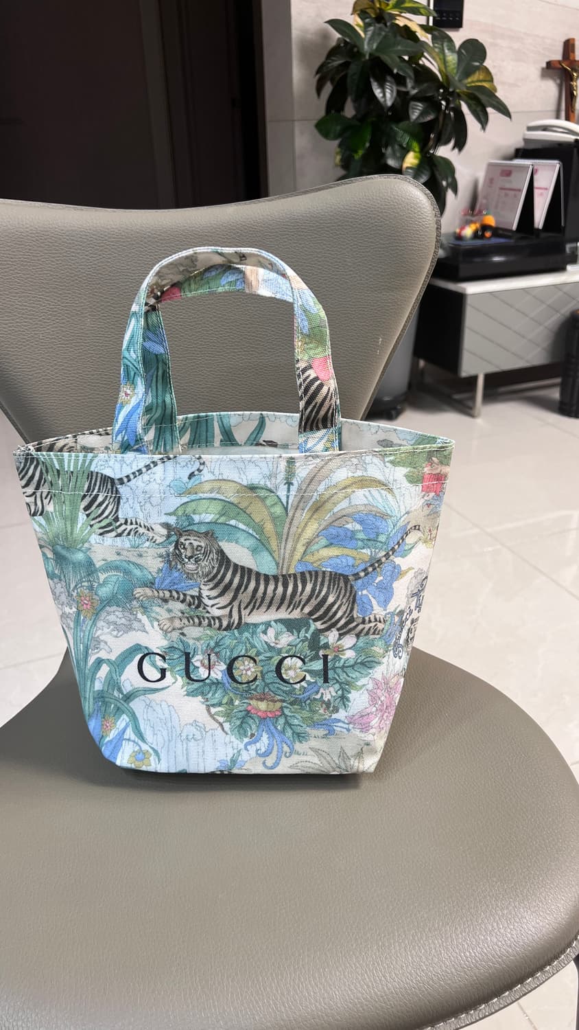 구찌 타이거 에코백 상품이미지2