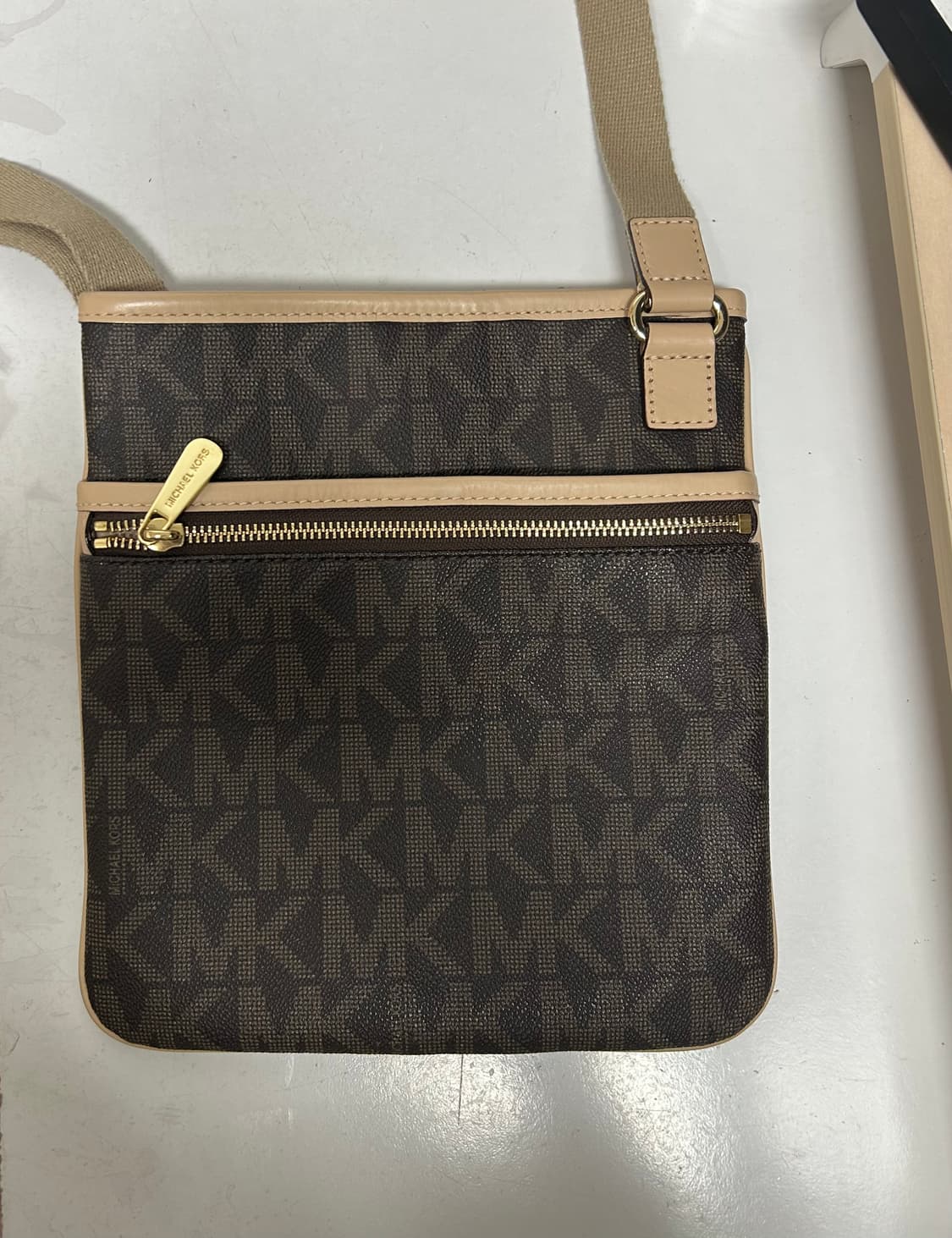 마이클코어스 로고 크로스백 브라운 상품이미지6