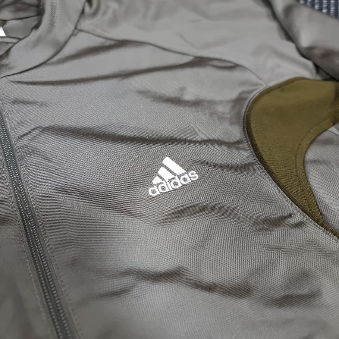아디다스 카키 져지 상품이미지3