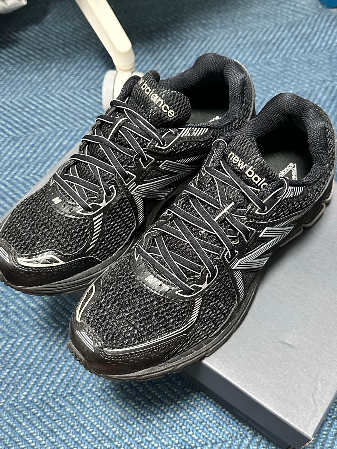 뉴발란스 860v2 블랙 그레이 280사이즈 상품이미지3