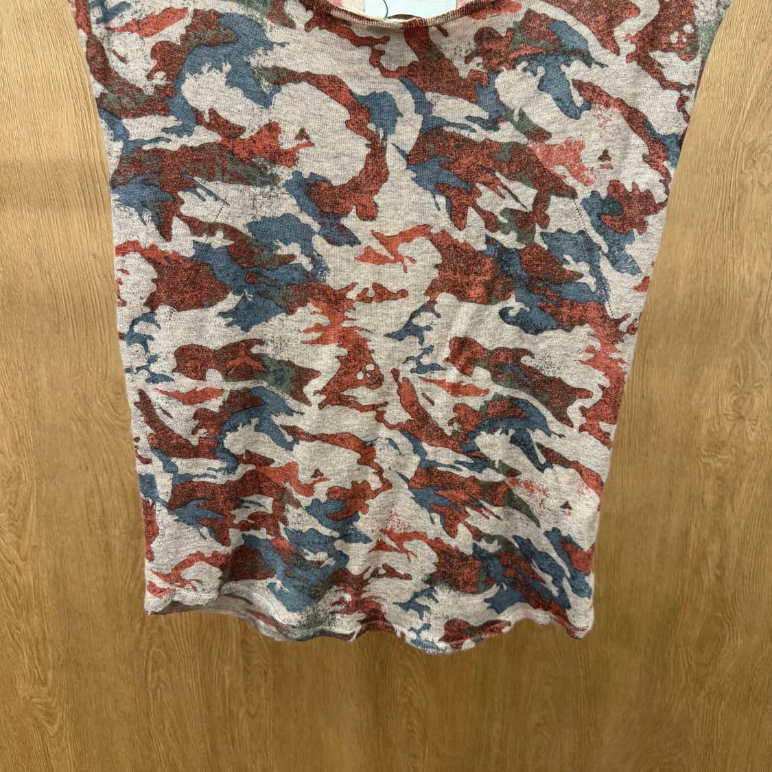 쟈딕 앤 볼테르 캐시미어 슬리브리스 니트 카모플라쥬 프린팅 디테일 베이지 상품이미지5