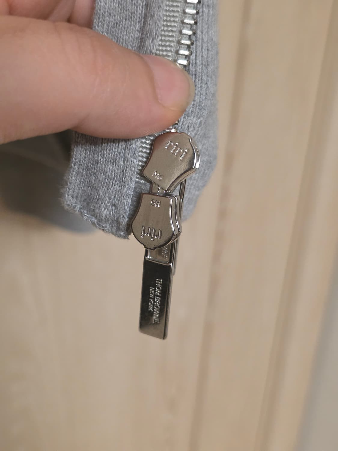 [1회외출] 톰브라운 사선완장 후드집업 4사이즈 상품이미지8