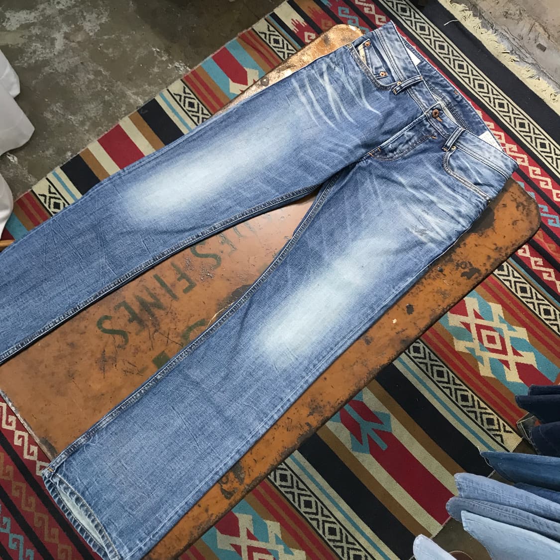 디젤 연중청 워시드 플레어핏 데님 팬츠 허리 31 32  상품이미지3