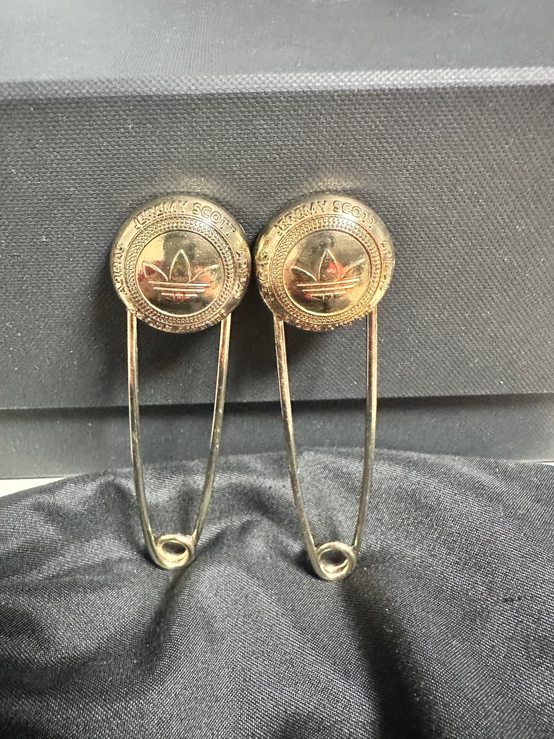 adidas x jeremy scott 핀 브로치 상품이미지1