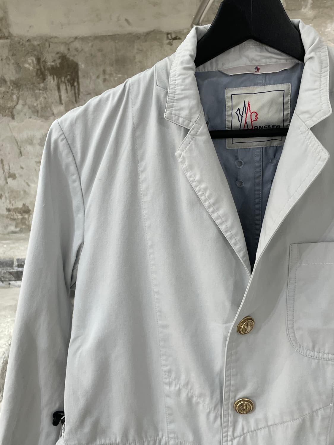 몽클레르 스노우 화이트 금장 버튼 코튼 자켓 상품이미지2