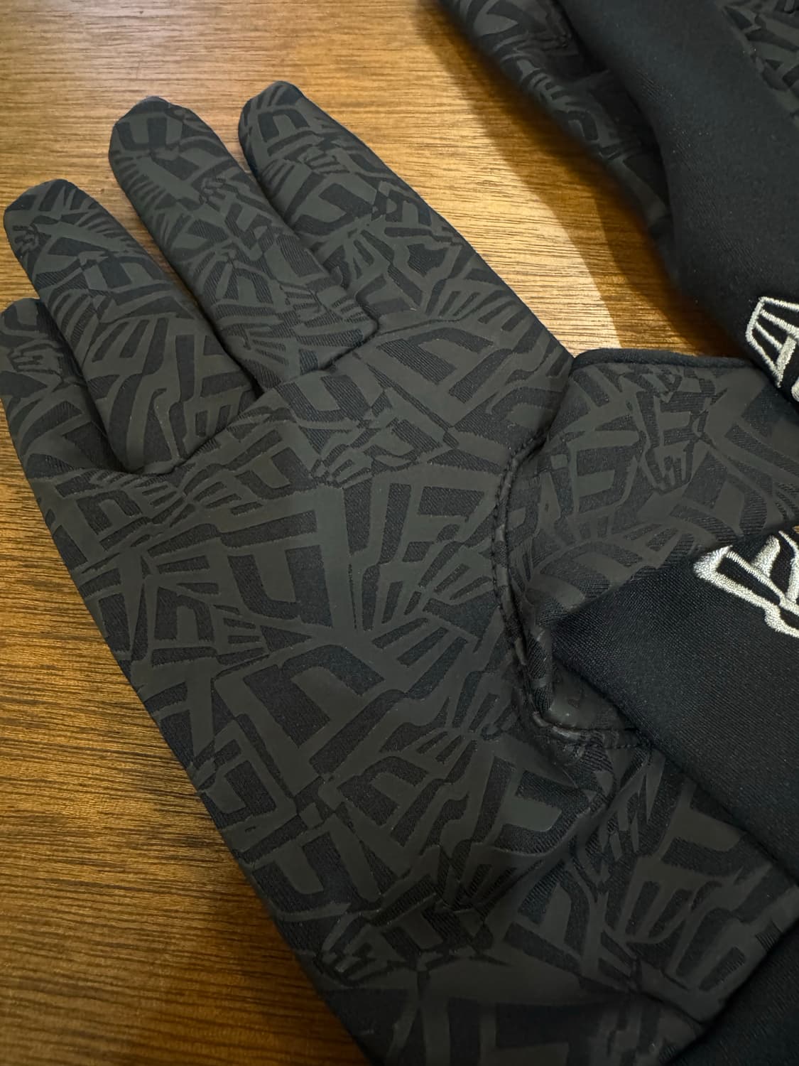 [L] 요지 야마모토 x 뉴에라 플리스 글러브 블랙 상품이미지6