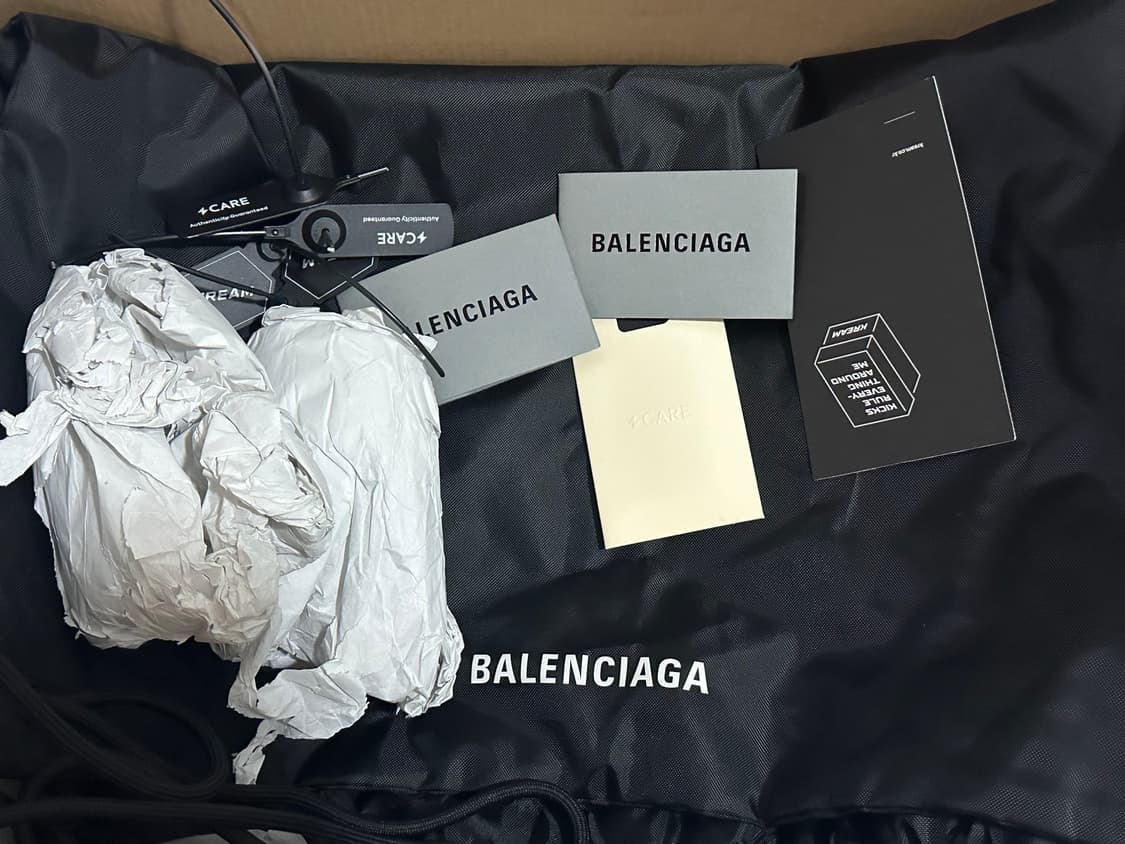 43 발렌시아가 10xl 화이트 팝니다 상품이미지10