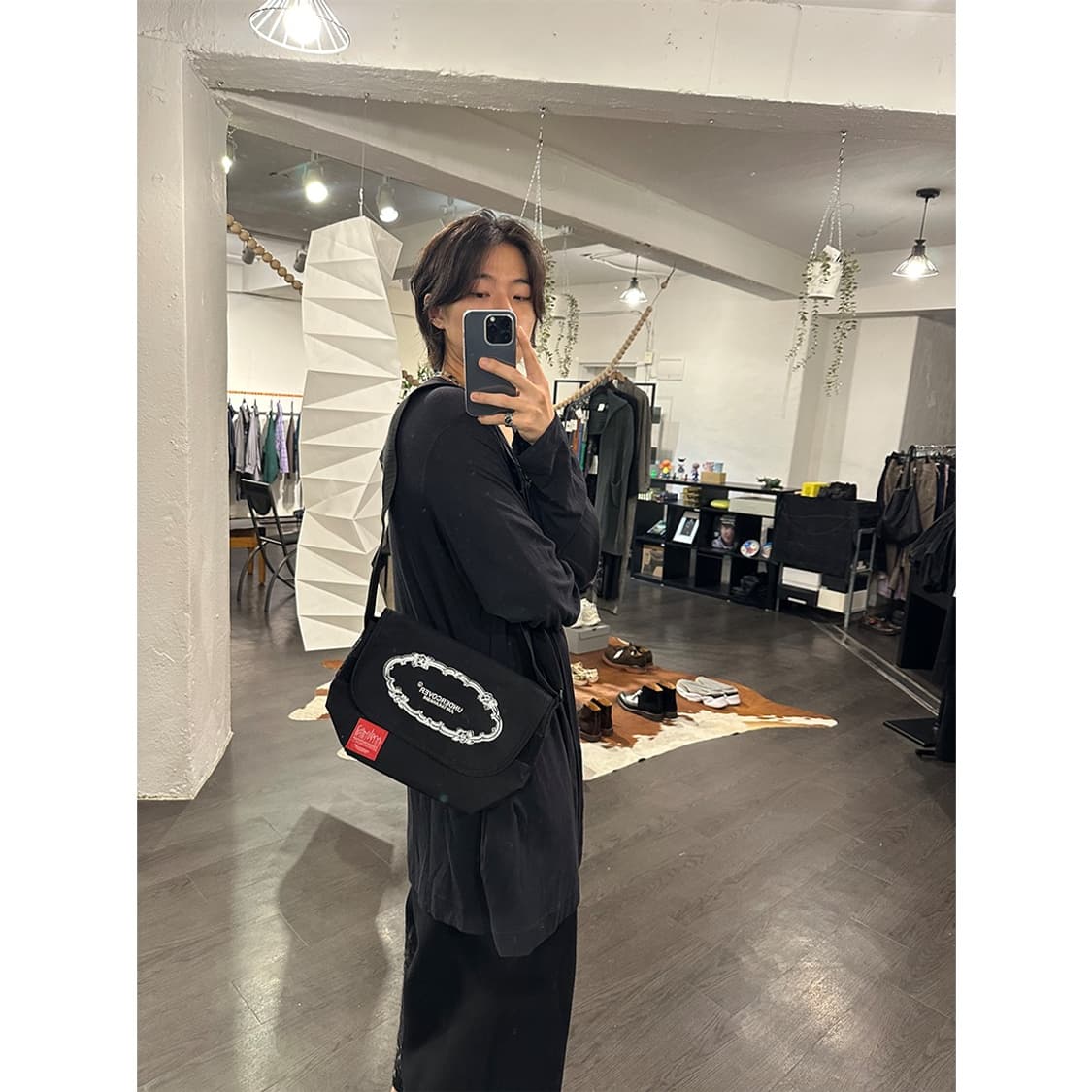 언더커버 x 맨하탄포티지 로고 크로스백 상품이미지3