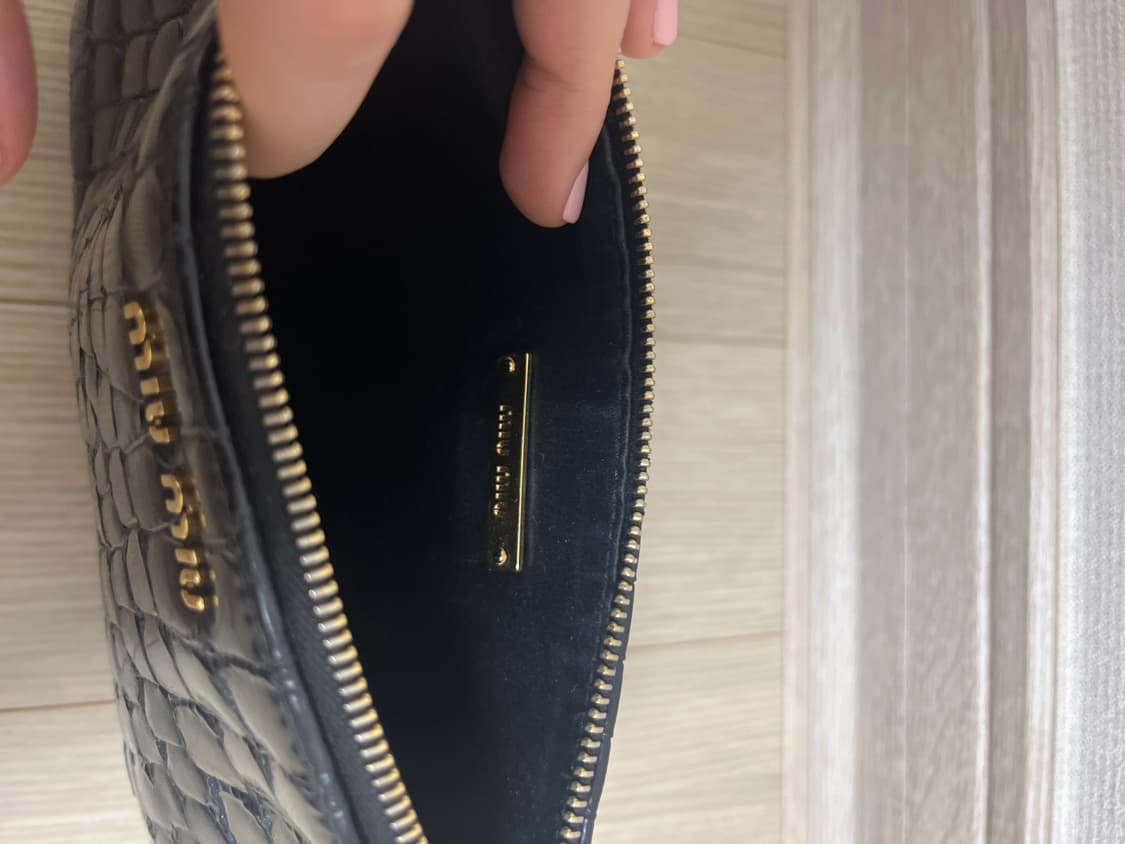 미우미우 블랙 크로코 체인 클러치 상품이미지3