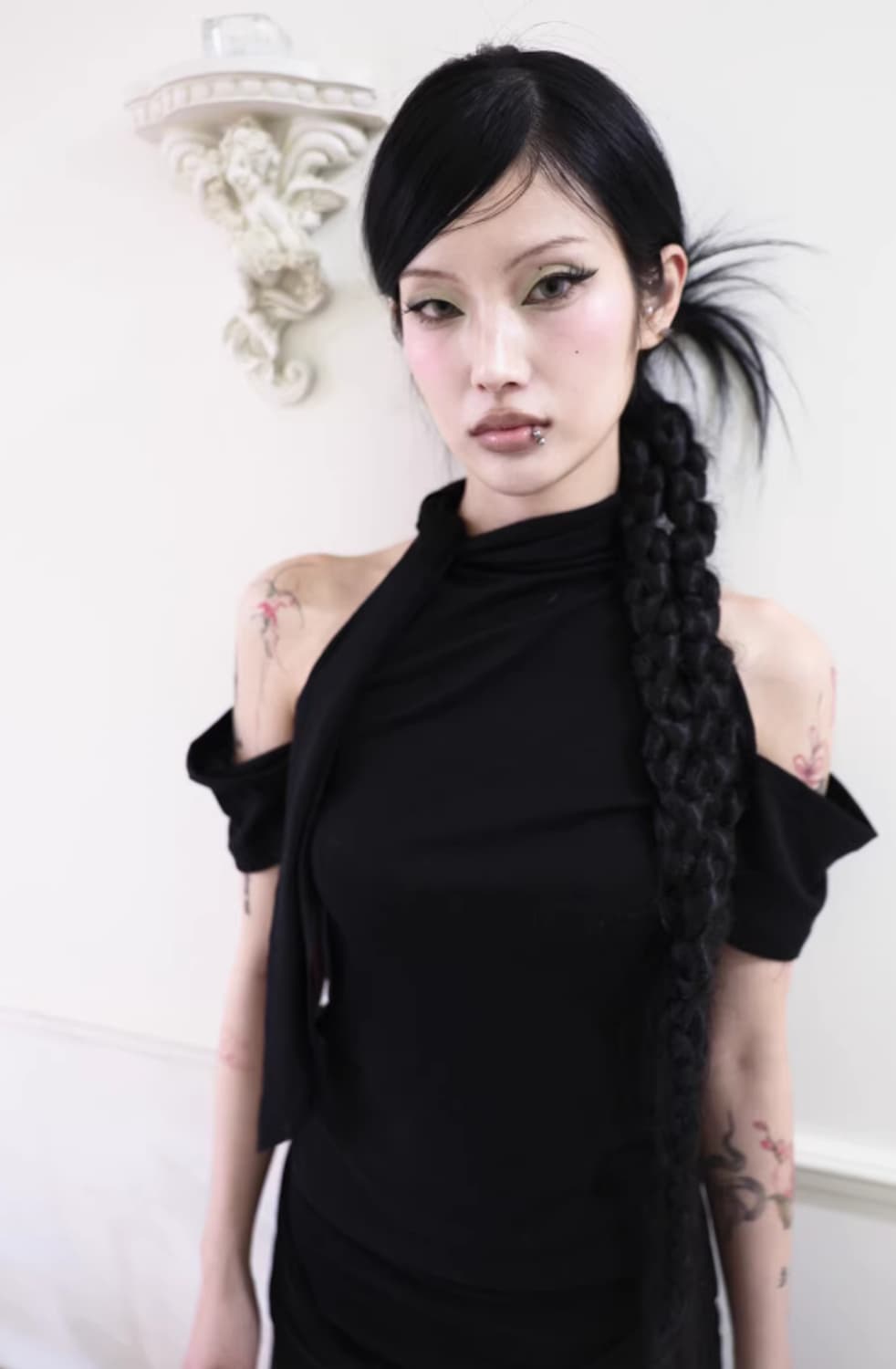 MIAE Halter open shoulder T BLACK 상품이미지3