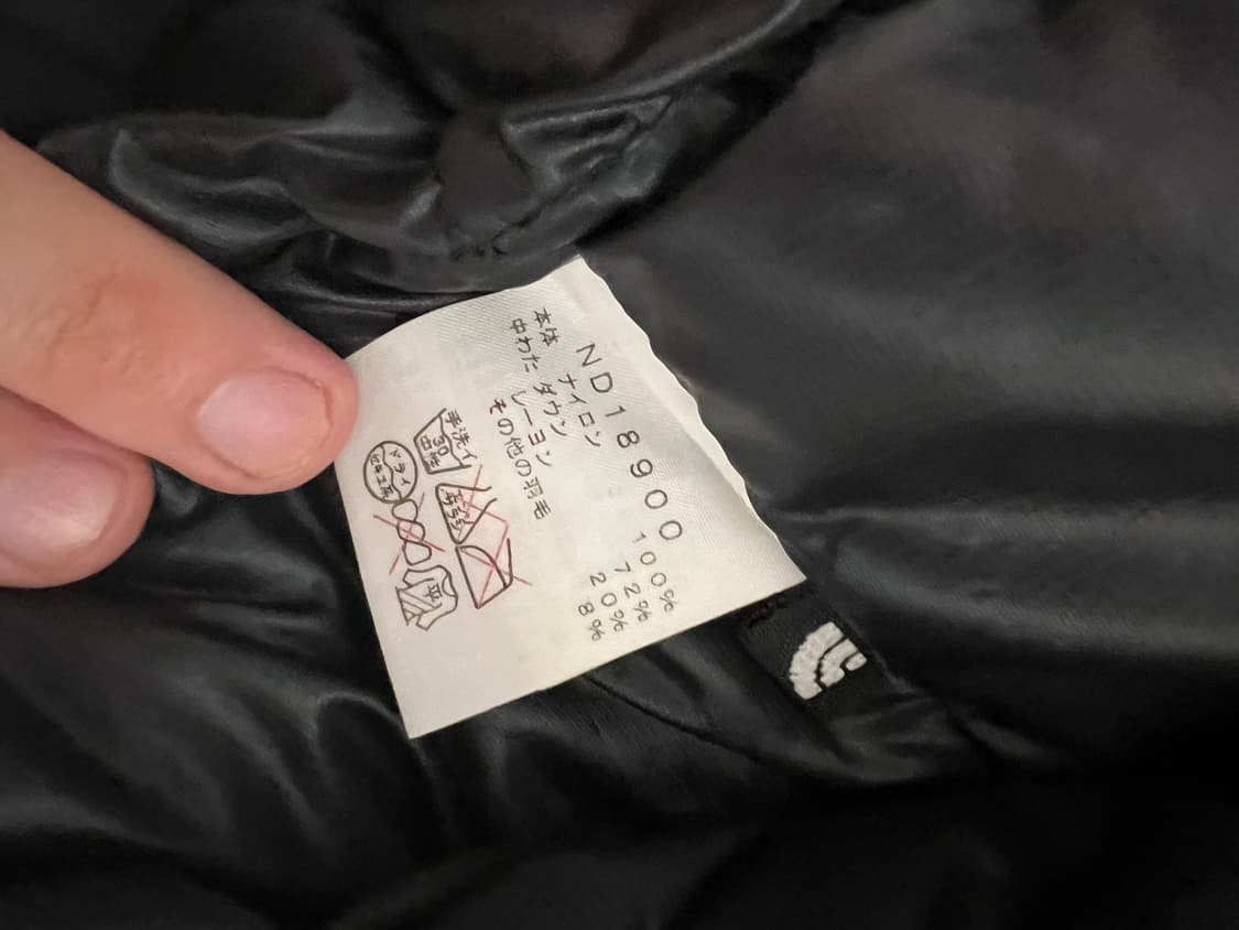 노스페이스 블랙  유광 경량패딩 일본판 아콘카구아 상품이미지4