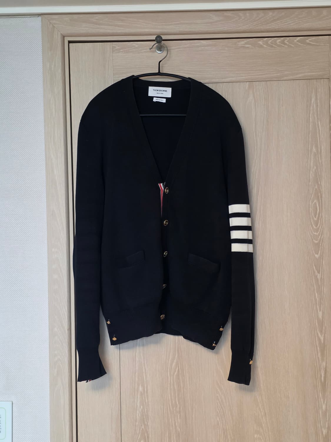 [새상품급/3] 톰브라운 사선완장 밀라노스티치 금장 가디건 3사이즈 상품이미지1