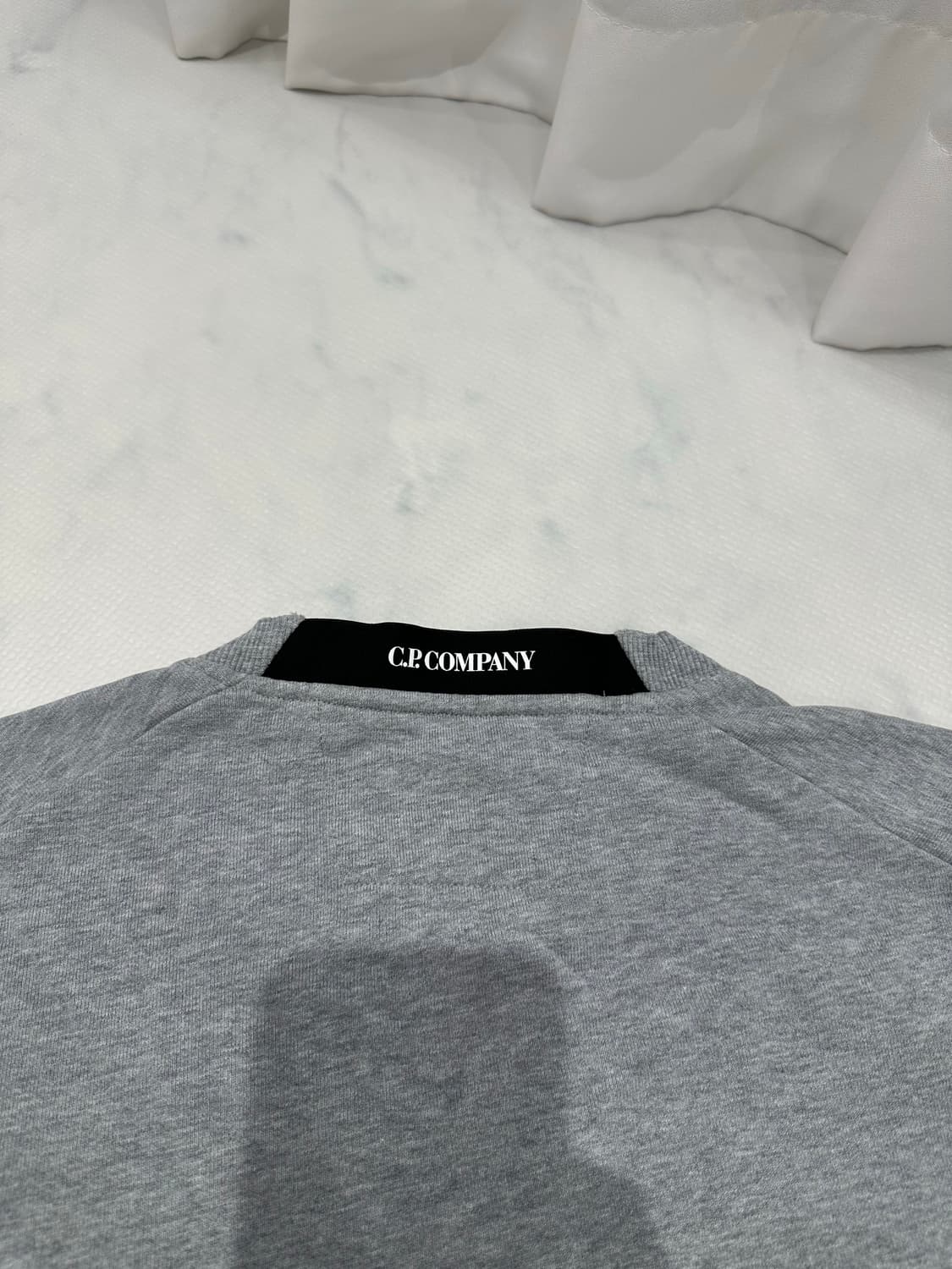 [M] C.P. Company 렌즈 와펜 맨투맨 그레이 상품이미지6