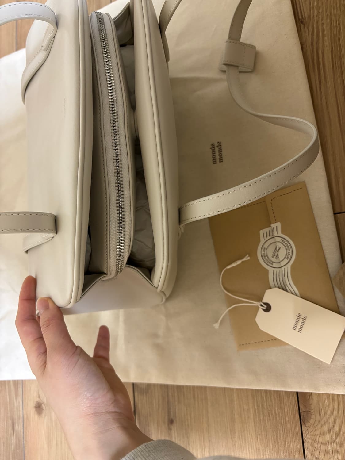 몽드몽드 모먼트 숄더 백 미디움 사이즈 아이보리 컬러 상품이미지9