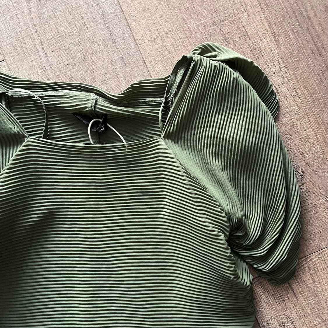 Khaki Pleats Transformed Blouse  상품이미지5