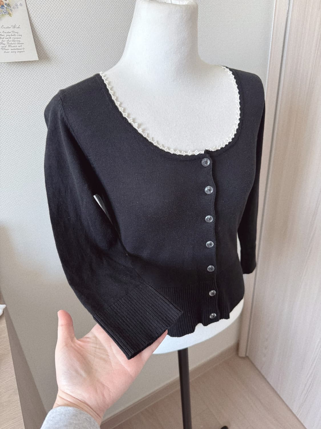 블랙 크롭 가디건 (유리알단추) 상품이미지2
