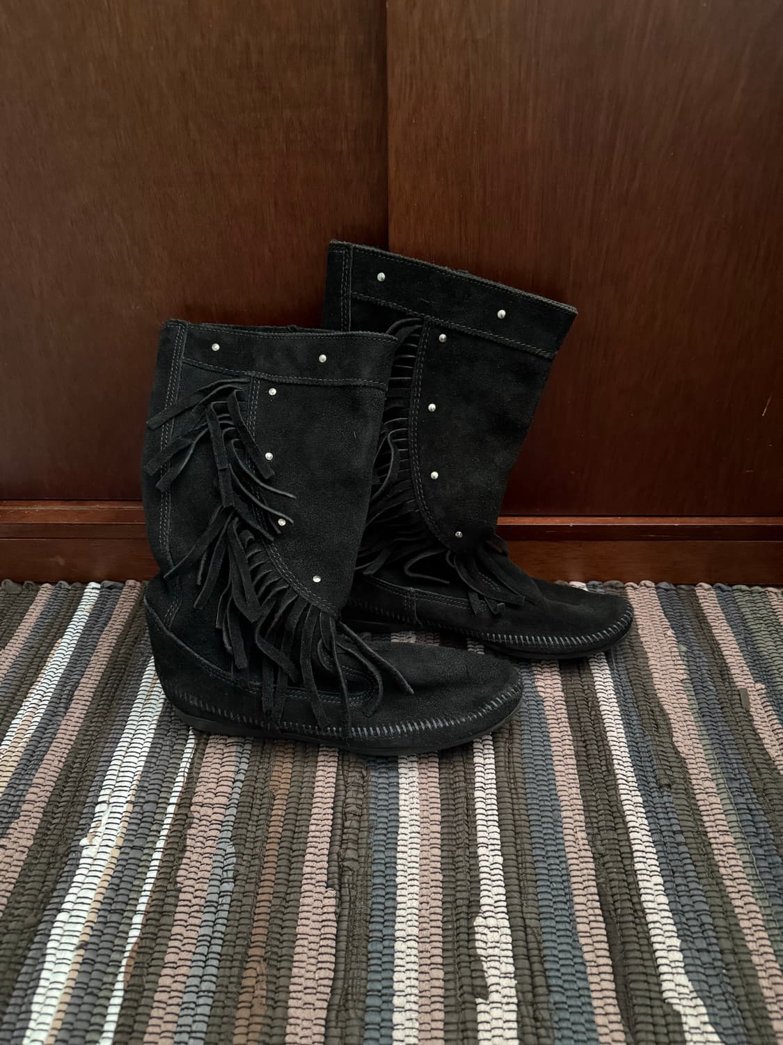 MINNETONKA fringe suede boots 상품이미지1