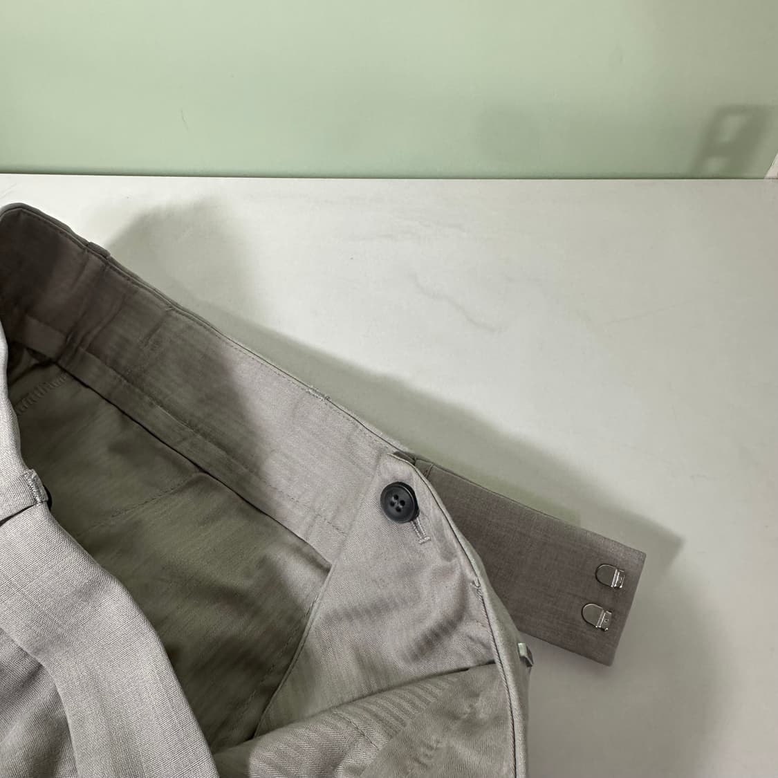 XXL 흐앤므 아뜰리에 H&M 하이웨스트 라이트그레이 와이드핏 투턱 린넨 상품이미지3