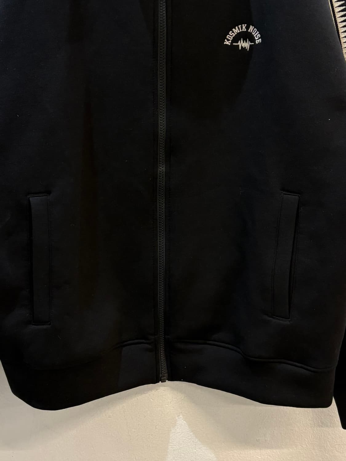 UNDERCOVER x GU kosmik noise track top X 상품이미지3