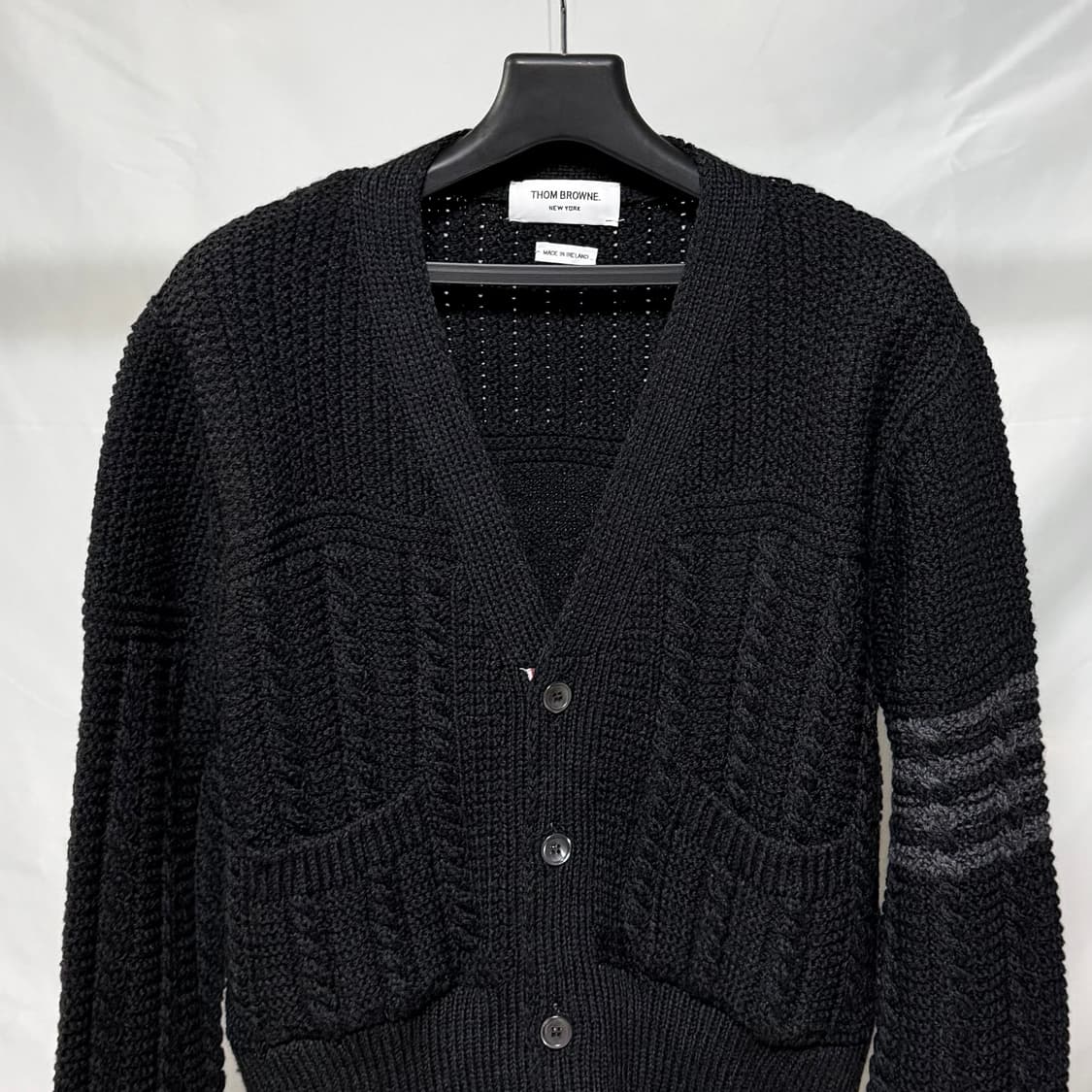 [S+급/4] 톰브라운 사선완장 아란 케이블 가디건 다크그레이 상품이미지2