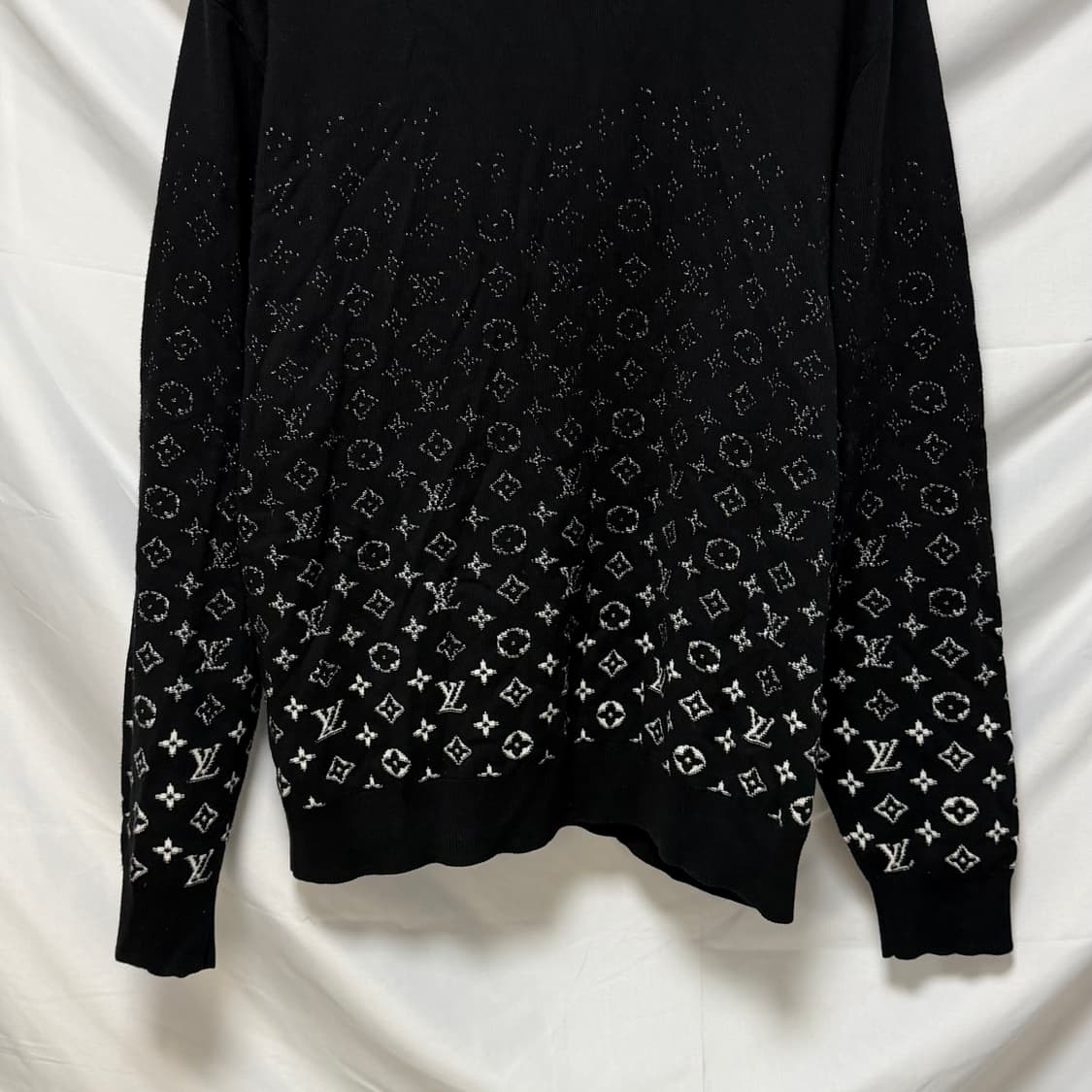 [S+급/2XL] 루이비통 모노그램 그라데이션 니트 블랙 상품이미지3